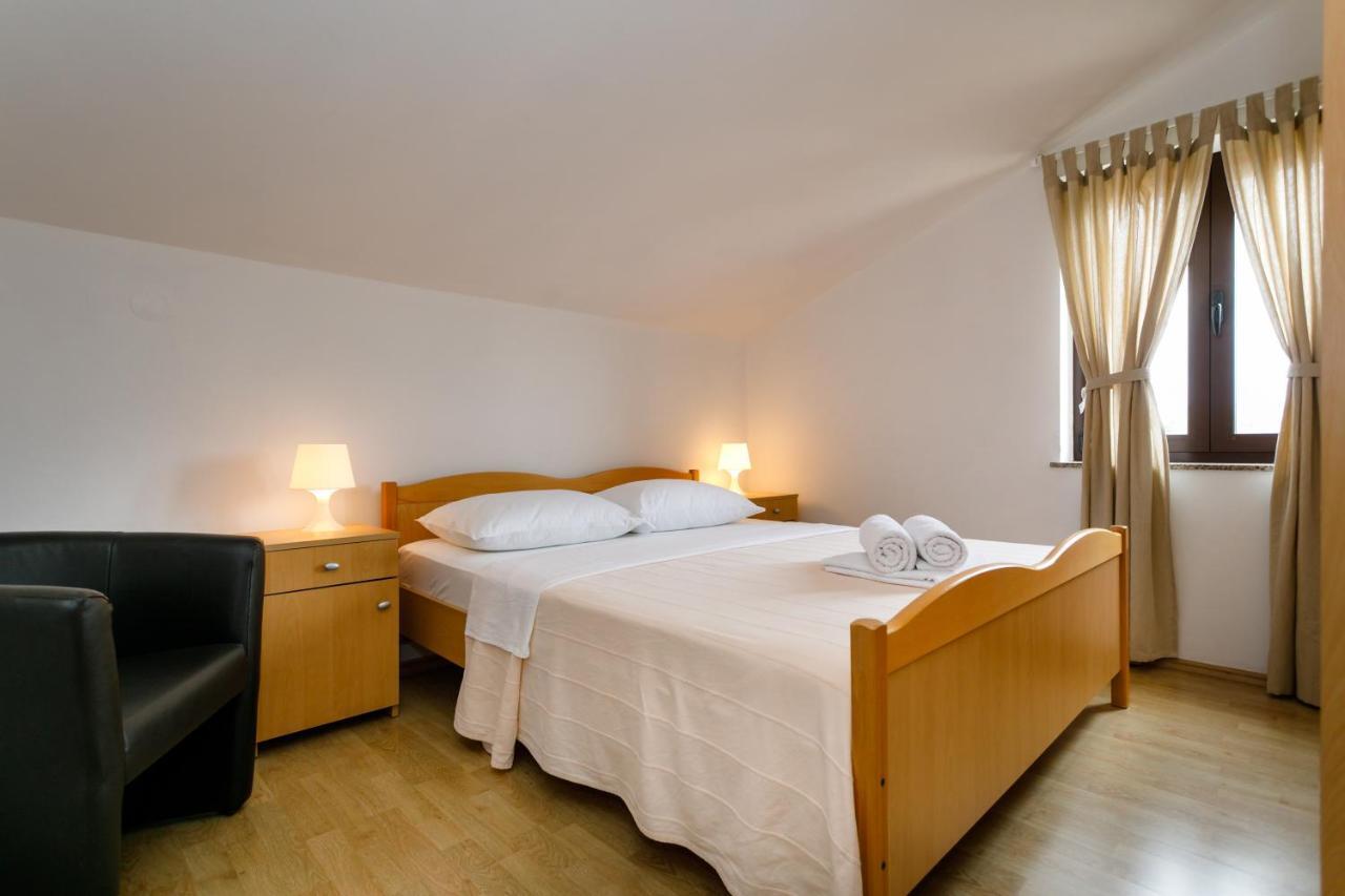 Apartman Sintic Крк Екстер'єр фото