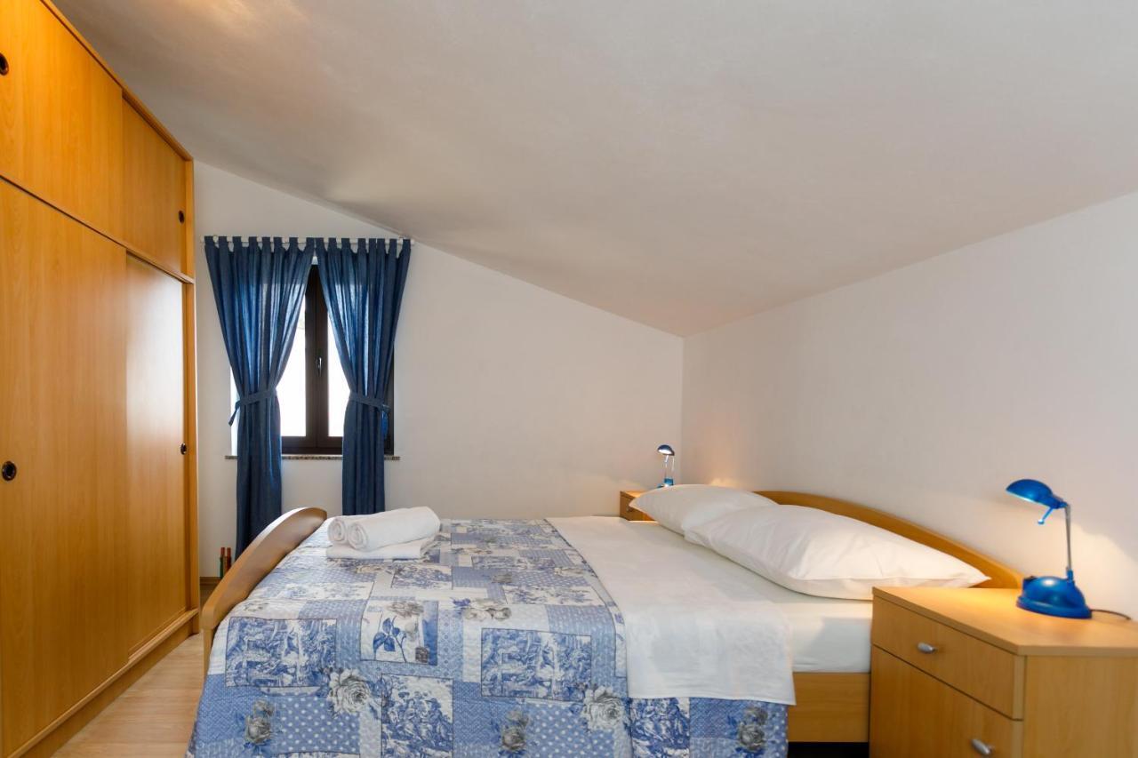 Apartman Sintic Крк Екстер'єр фото