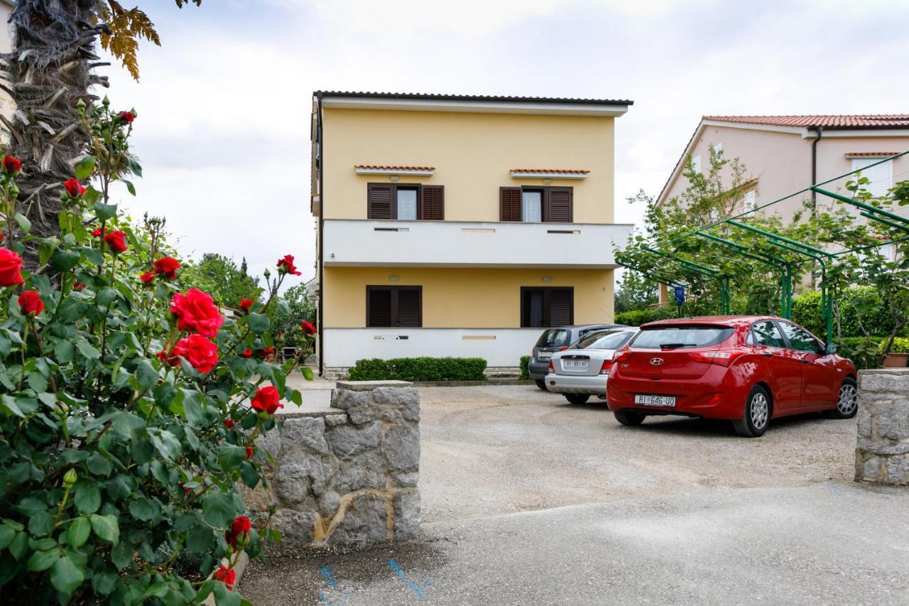 Apartman Sintic Крк Екстер'єр фото